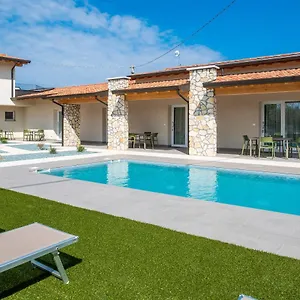 corte-rocchetti-suite.hotelinveneto.com/